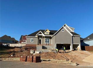 704 Chancery Ln, Cave Springs, AR 72718