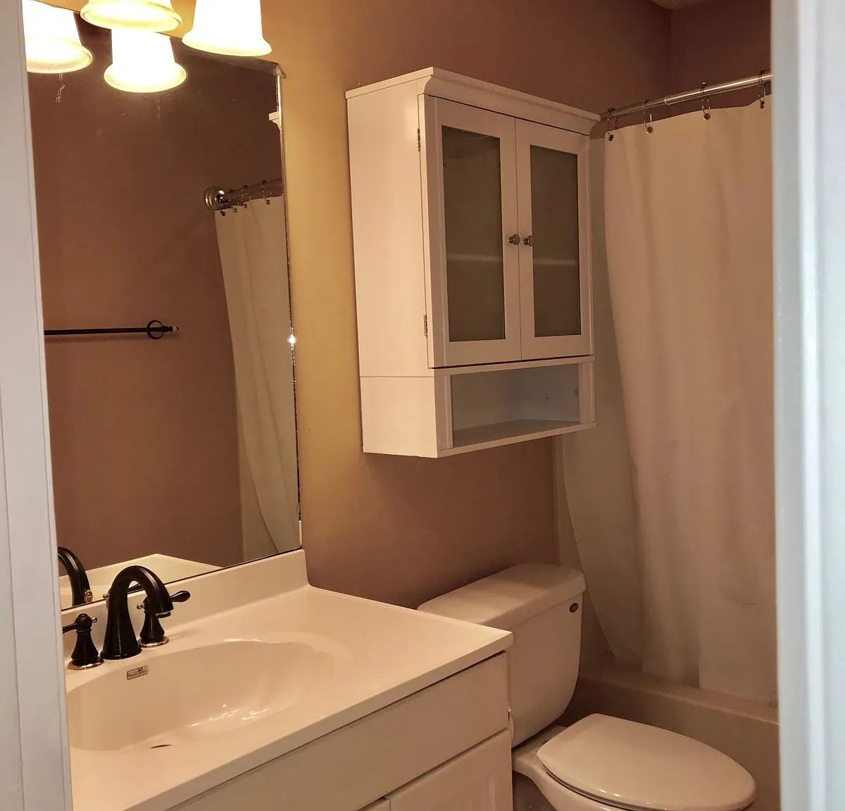 2 bed, 1100 sqft, $1,600 — Photo 2