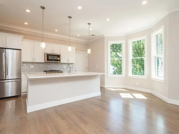 3247 Washington St #3, Jamaica Plain, MA 02130