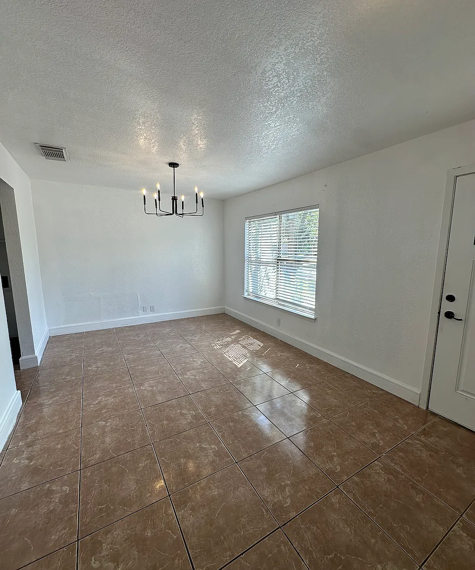 4 bed, 1837 sqft, $1,800 — Photo 3