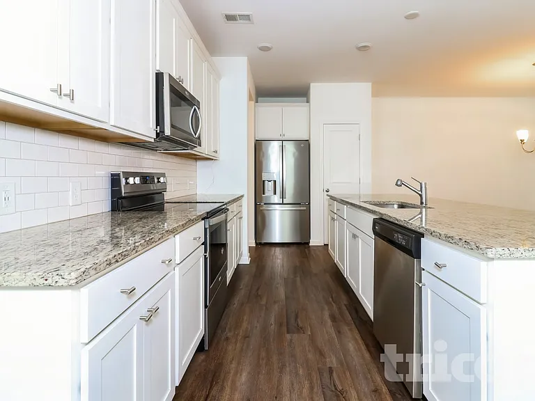 2105 Rosemary Park Ln — Photo 4
