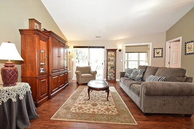2803 Rutland Cir #201 — Photo 4