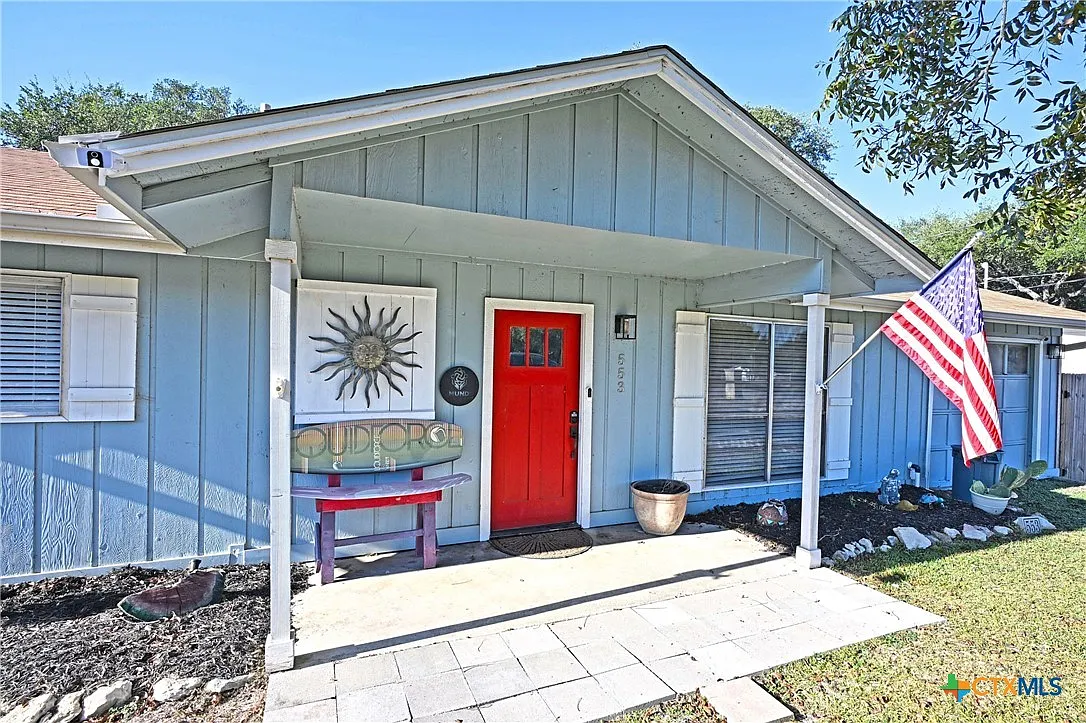 3 bed, 1.0 bath, 1116 sqft, $1,700 — Photo 1