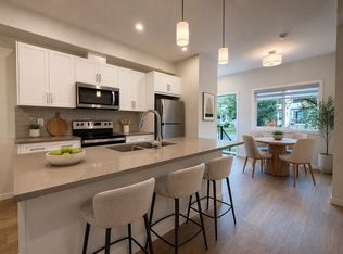 815 17th Ave NW #102, Calgary, AB T2M 0P1