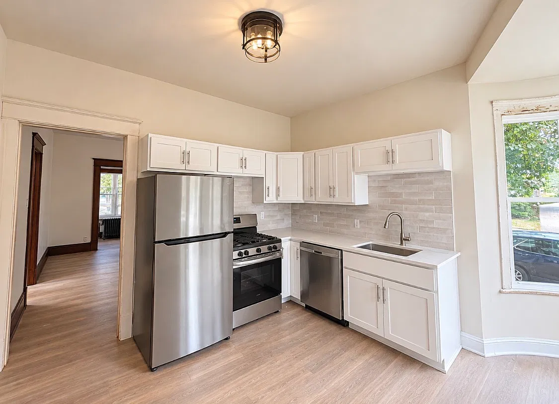 2 bed, 1200 sqft, $1,800 — Photo 3