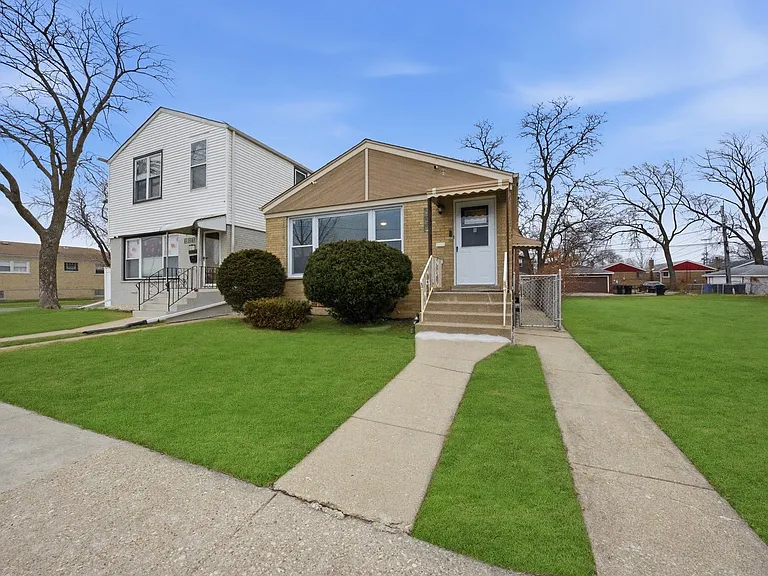 4605 S Laramie Ave — Photo 1