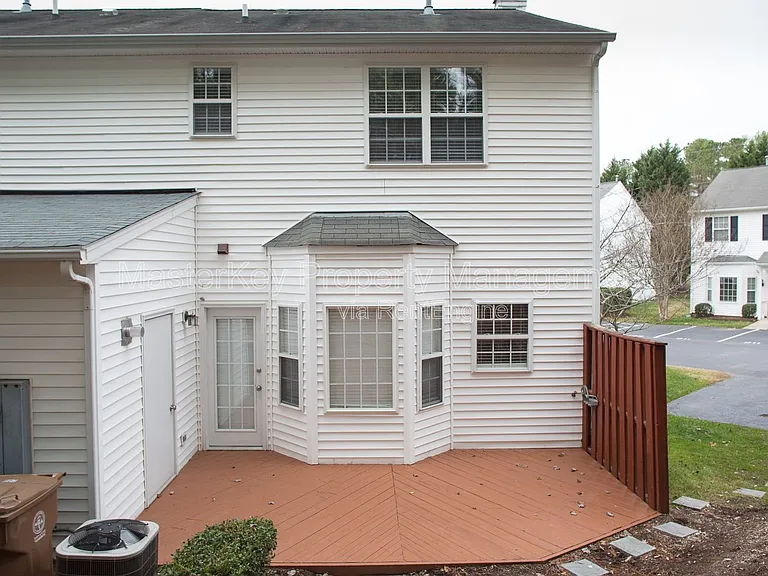 208 Pointe Crest Ct — Photo 16