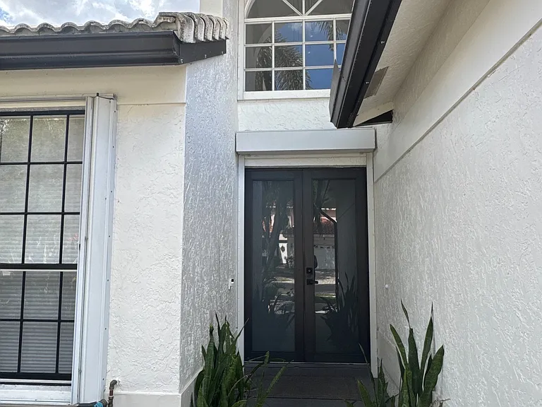 10894 Old Bridgeport Ln — Photo 2