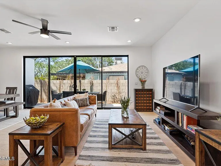 230 W Monterosa St — Photo 16