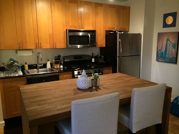 3rd image of 17 John St APT 10E
