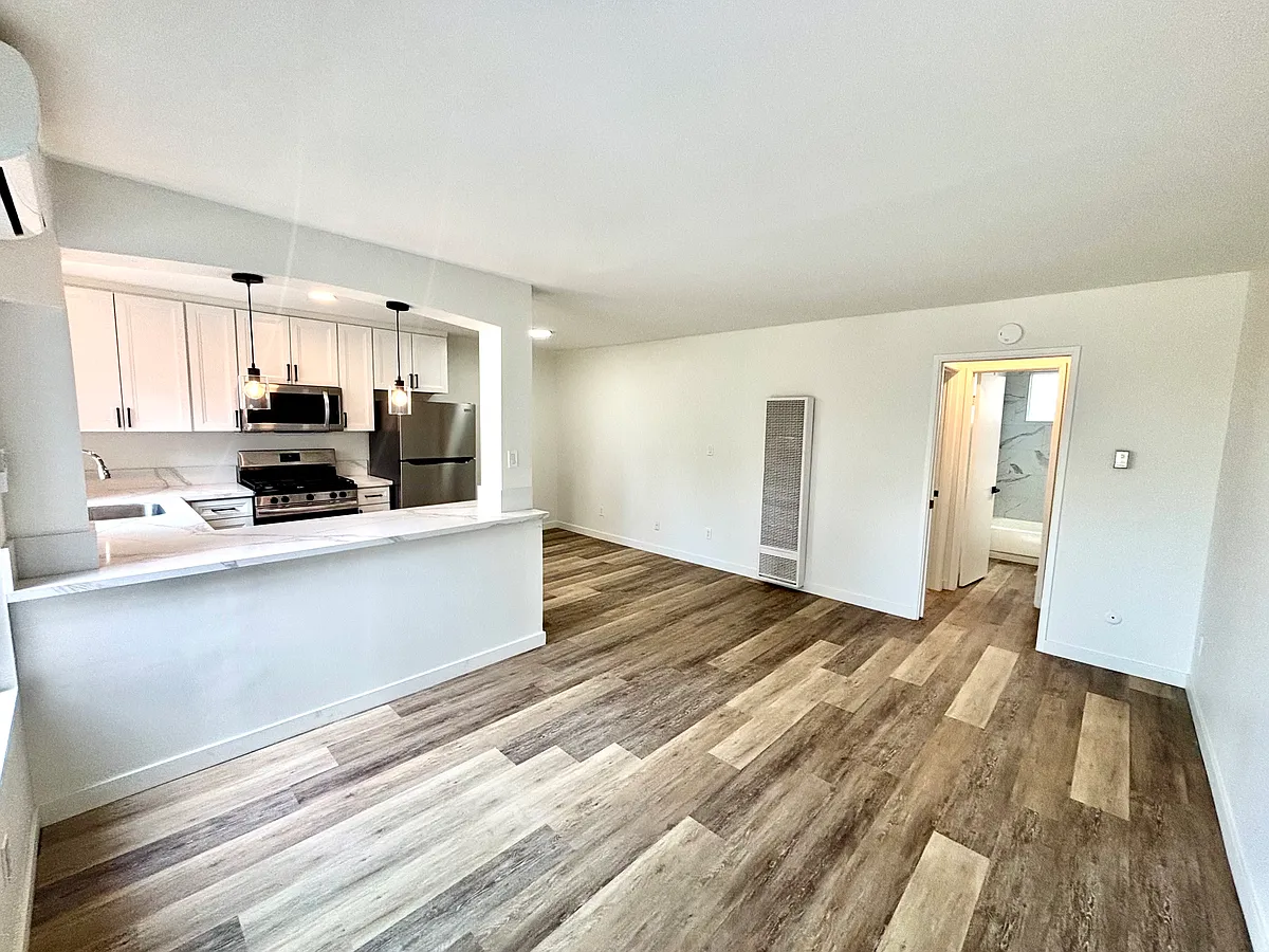 Building Photo - 4429 Arizona St #4