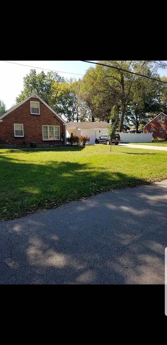 Building Photo - 128 Marshall Dr