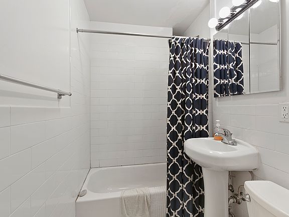 5th image of 330 W 85th St APT 2D