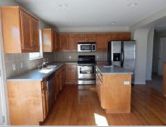 4th image of 801 Highland Dr