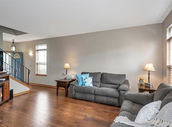 5th image of 2736 Foxwood Dr