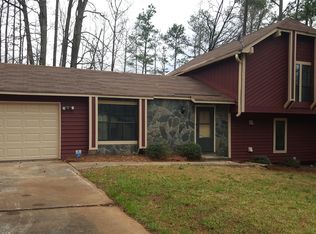 215 Fieldstone Dr, Fairburn, GA 30213