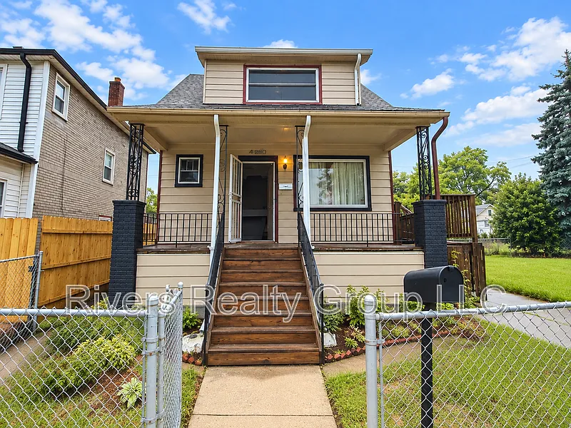 4 bed, 2.0 bath, 1012 sqft, $1,450 — Photo 1