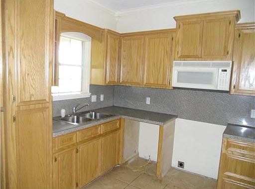 3rd image of 2013 Crestmont St