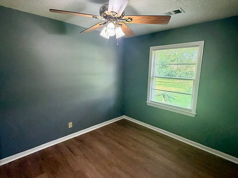 208 Crescent Dr — Photo 10