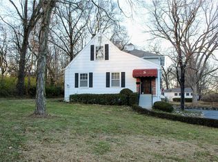 7528 W 52nd St, Overland Park, KS 66202