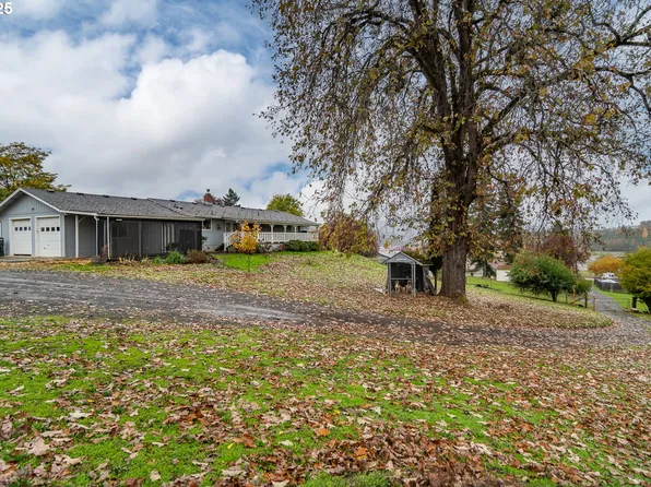 207 NE Spencer Ct, Roseburg, OR 97470