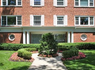 2425 Central St APT 2C, Evanston, IL 60201