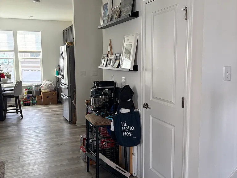 2724 Fieldcrest Dr — Photo 3