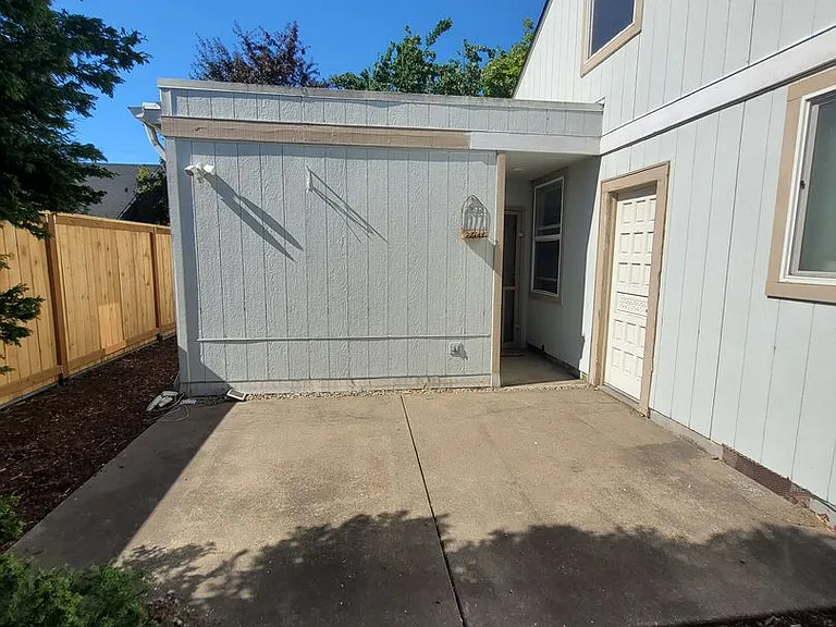 1512 Lincoln St — Photo 19