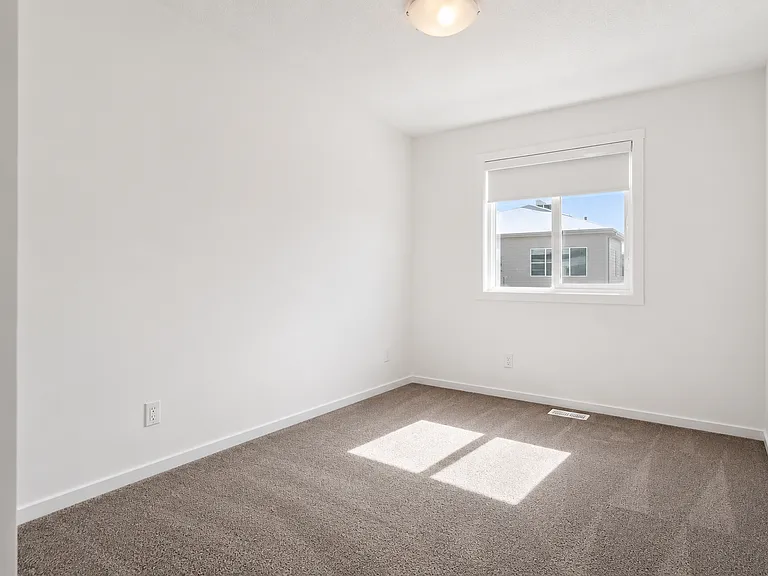 25 Yorkstone Row SW #UPPER — Photo 15