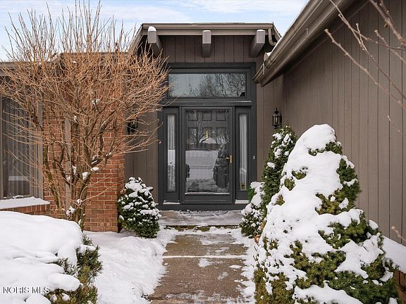 5th image of 36 Wolf Ridge Dr