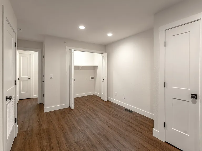 Highland Park Apartments — Photo 10