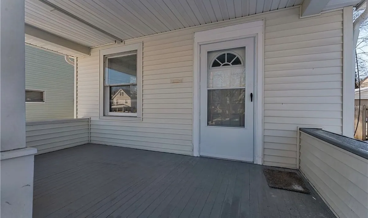 Building Photo - 306 Maplewood Ave