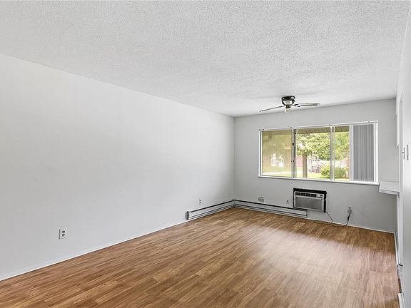 3rd image of 7583 Hazelcrest Dr