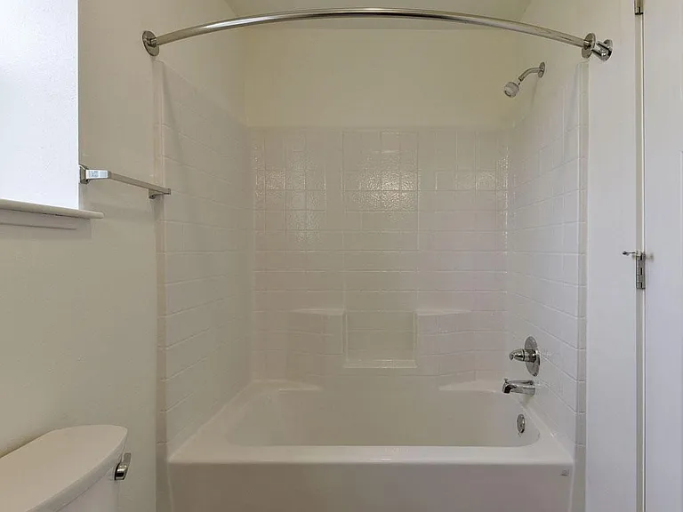 Dodson Pointe Apartment Homes — Photo 29