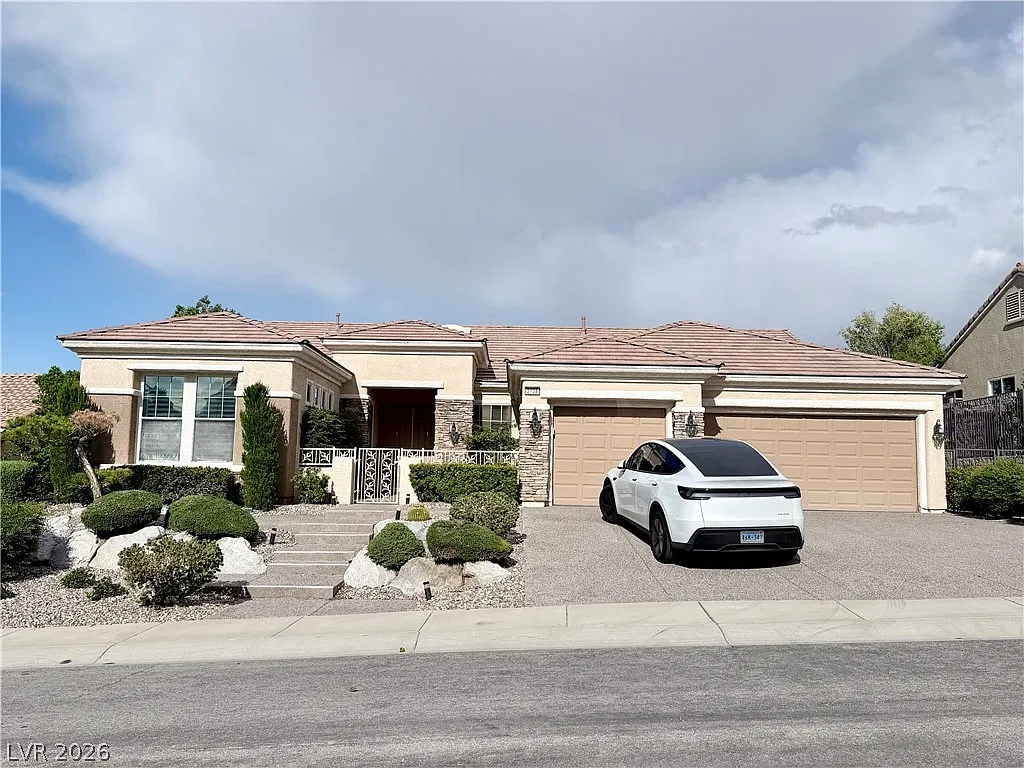 2 bed, 3.0 bath, 2592 sqft, $3,150 — Photo 1
