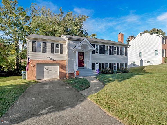 3rd image of 7406 Beverly Manor Dr