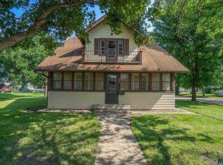 420 SE 4th St, Madison, SD 57042