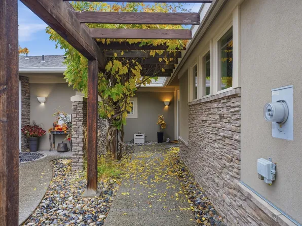 469 Columbia Point Dr, Richland, WA 99352