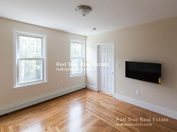 3rd image of 329 E Eagle St #2