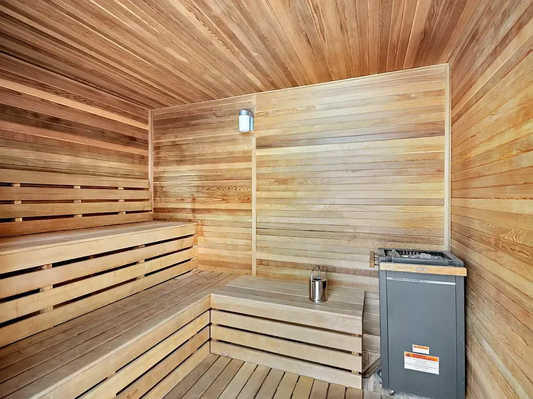 1 Irving Pl #V8B — Photo 16