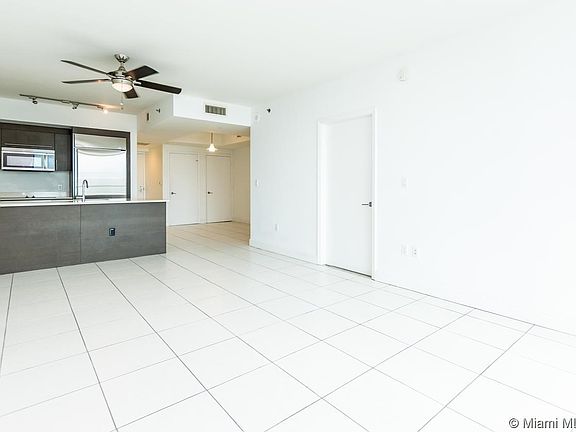 5th image of 500 Brickell Ave #D3
