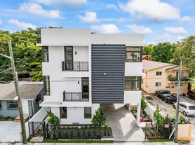 526 SW 2nd St