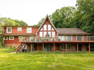 5621 Navajo Trl, Pinckney, MI