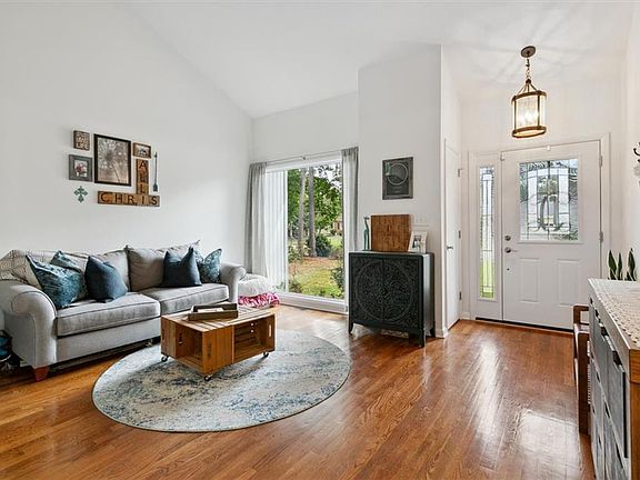 5th image of 31 Cherbourg Dr