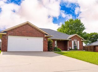 321 Peggy Dr, Elk City, OK 73644