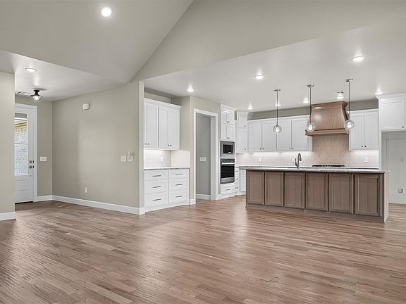 5th image of 1011 S Pecan Lake Ct