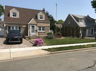 75 Cedarlawn Blvd, Valley Stream, NY 11580
