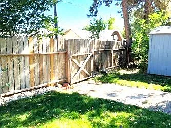 439 N Walnut St — Photo 20