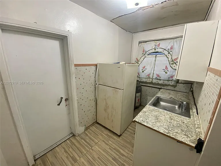350 SW 34th Ave #- — Photo 8
