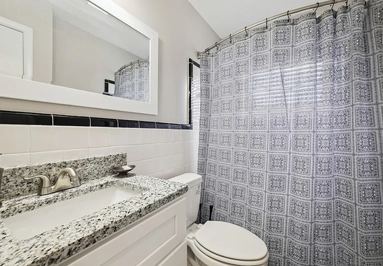 Mirabeau Apartments — Photo 7